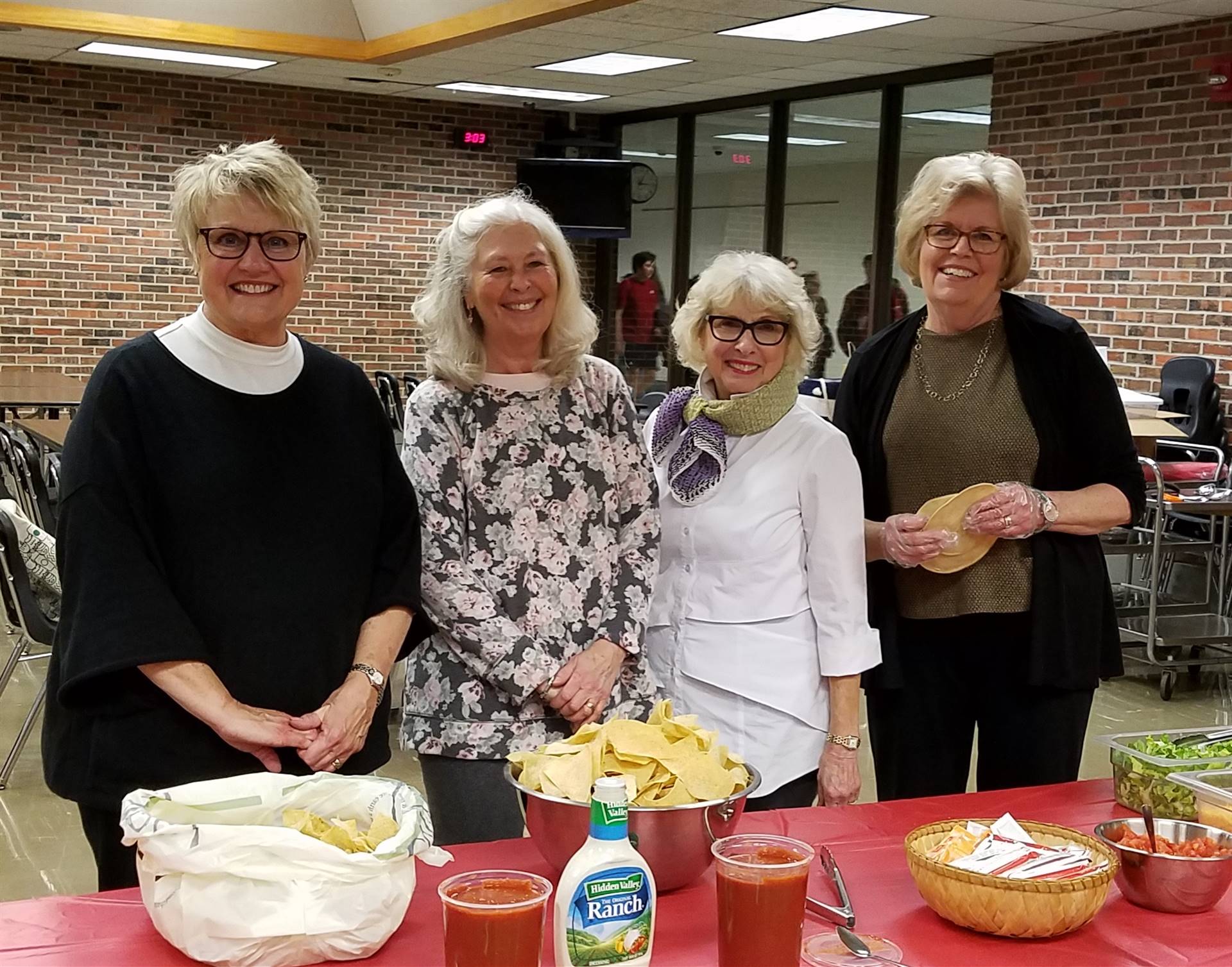 Tri Kappa Serves Meal to Academic Teams