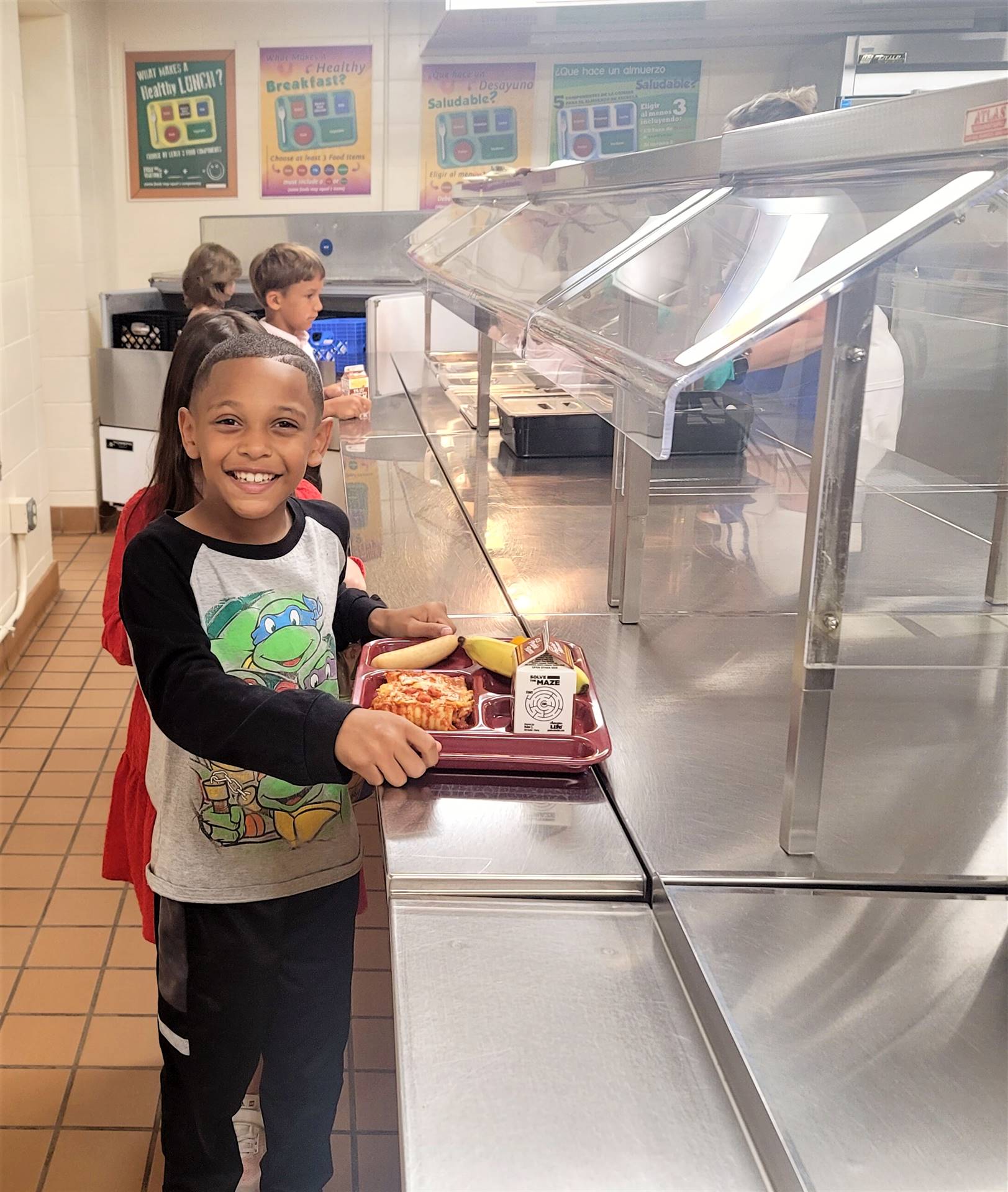 students going through lunch line